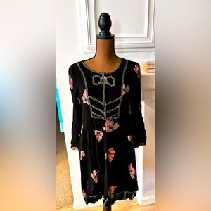 Kimche Blue cute dress! Light fabric and airy perfect! 100% Rayon. Medium.